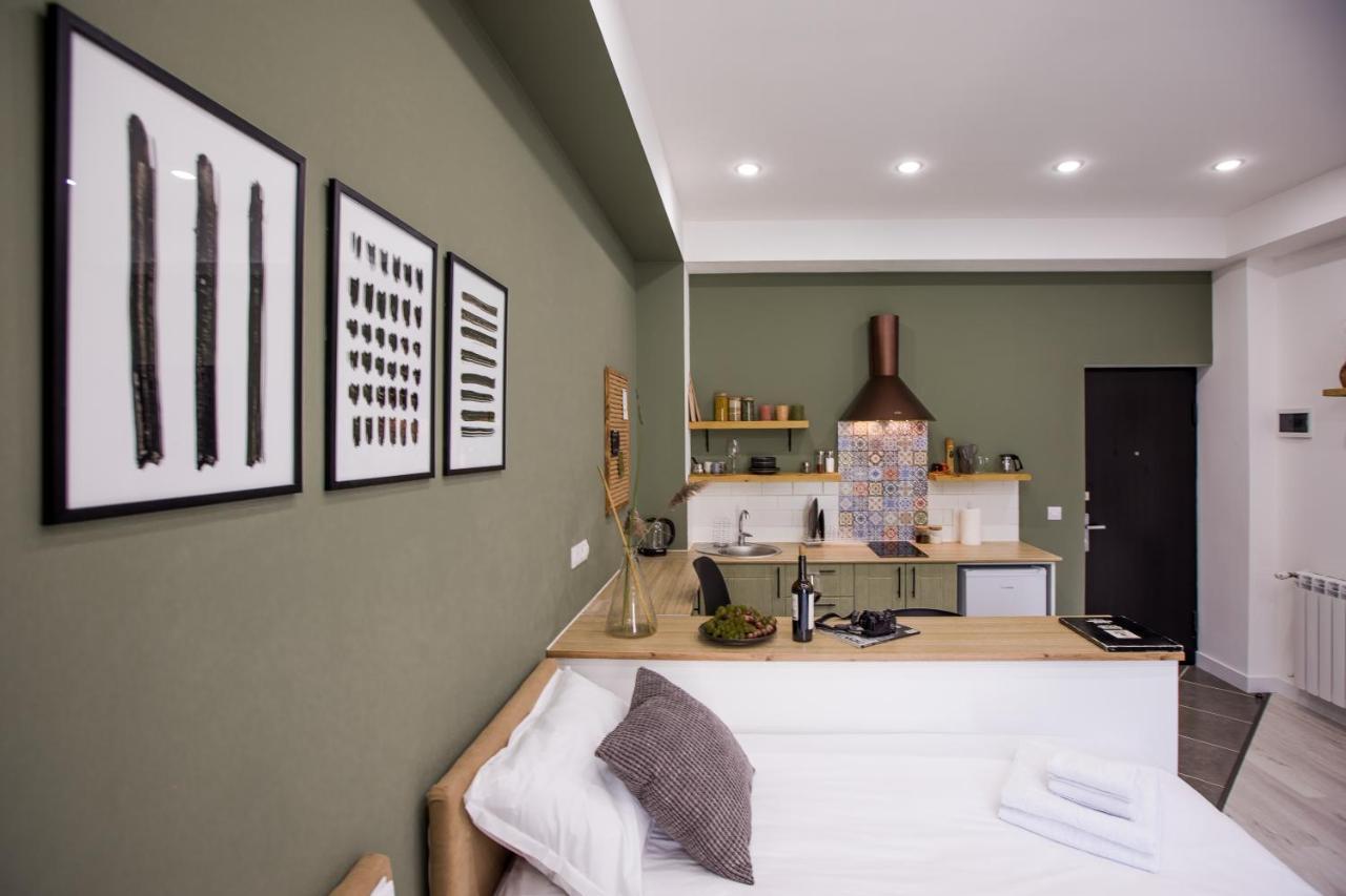 Hotelise I Bells-Of-Ireland Apartment Jerevan Buitenkant foto