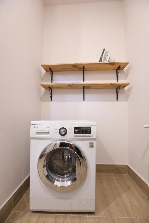 Hotelise I Bells-Of-Ireland Apartment Jerevan Buitenkant foto