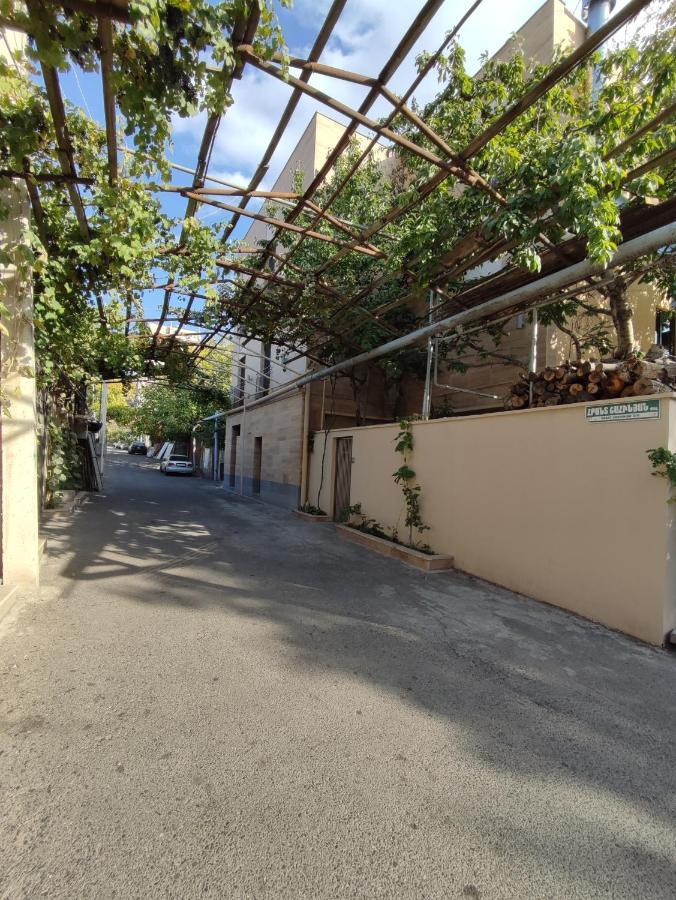 Hotelise I Bells-Of-Ireland Apartment Jerevan Buitenkant foto