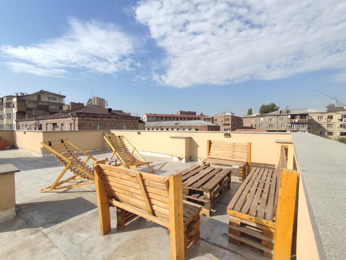 Hotelise I Bells-Of-Ireland Apartment Jerevan Buitenkant foto