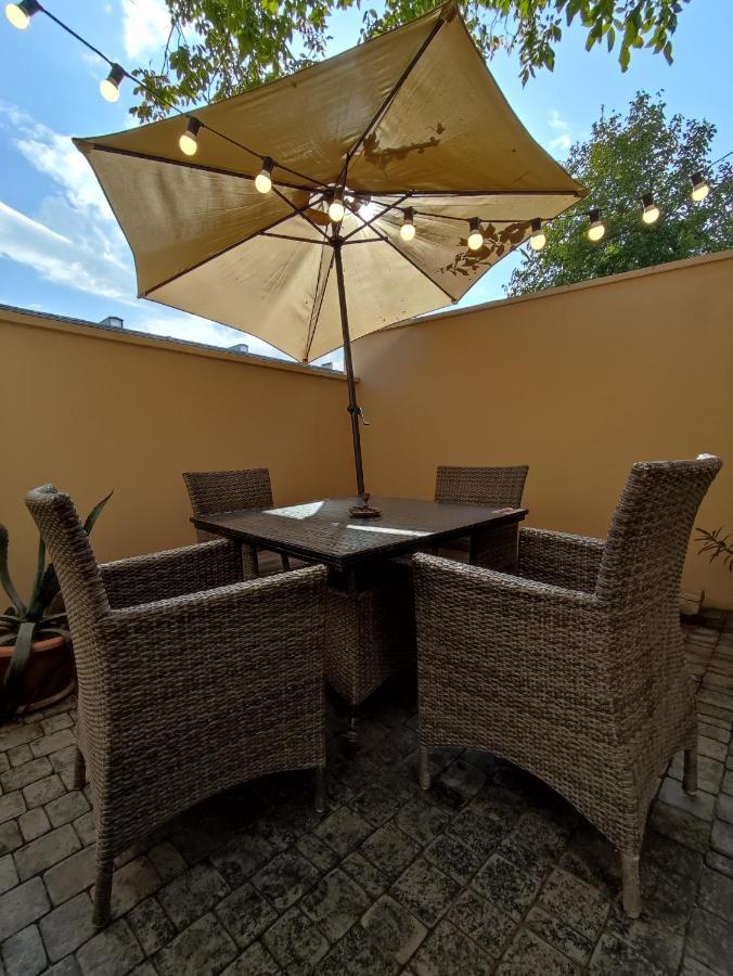 Hotelise I Bells-Of-Ireland Apartment Jerevan Buitenkant foto